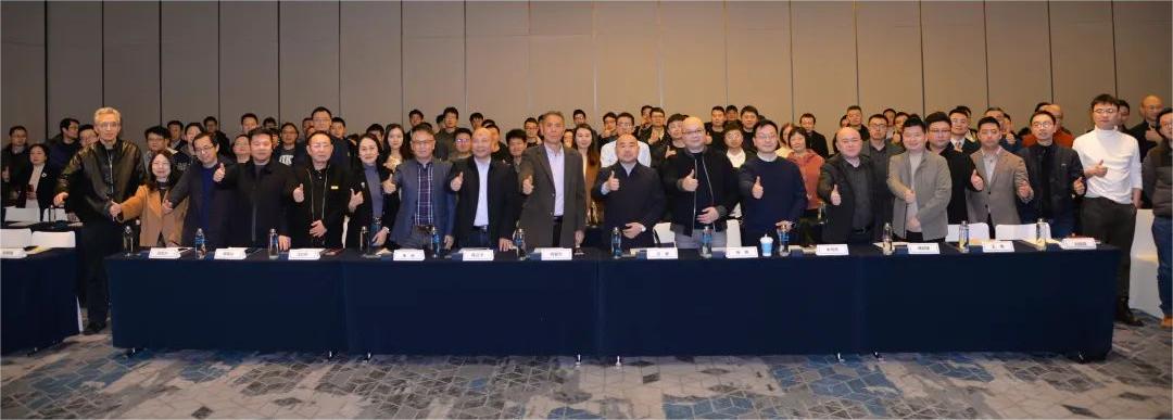 澳门挂牌记录亮相川渝两地建筑光伏及储能系统设计关键技术交流会，发表《构建光储直柔本质安全储能系统》主题演讲